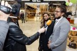 Amstelveen 27 mei 2021
Opening Yoyo tea bar van Rachel Hazes in winkelcentrum Amstelveen.
Andre Hazes zijn vriendinSarah v Soelen en haar ouders zijn ook aanwezig.
