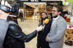 Amstelveen 27 mei 2021
Opening Yoyo tea bar van Rachel Hazes in winkelcentrum Amstelveen.
Andre Hazes zijn vriendinSarah v Soelen en haar ouders zijn ook aanwezig.