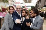 Amstelveen 27 mei 2021
Opening Yoyo tea bar van Rachel Hazes in winkelcentrum Amstelveen.
Andre Hazes zijn vriendinSarah v Soelen en haar ouders zijn ook aanwezig.