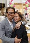 Amstelveen 27 mei 2021
Opening Yoyo tea bar van Rachel Hazes in winkelcentrum Amstelveen.
Andre Hazes zijn vriendinSarah v Soelen en haar ouders zijn ook aanwezig.