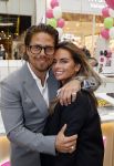 Amstelveen 27 mei 2021
Opening Yoyo tea bar van Rachel Hazes in winkelcentrum Amstelveen.
Andre Hazes zijn vriendinSarah v Soelen en haar ouders zijn ook aanwezig.