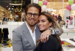 Amstelveen 27 mei 2021
Opening Yoyo tea bar van Rachel Hazes in winkelcentrum Amstelveen.
Andre Hazes zijn vriendinSarah v Soelen en haar ouders zijn ook aanwezig.