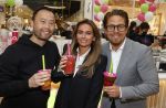 Amstelveen 27 mei 2021
Opening Yoyo tea bar van Rachel Hazes in winkelcentrum Amstelveen.
Andre Hazes zijn vriendinSarah v Soelen en haar ouders zijn ook aanwezig.