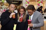 Amstelveen 27 mei 2021
Opening Yoyo tea bar van Rachel Hazes in winkelcentrum Amstelveen.
Andre Hazes zijn vriendinSarah v Soelen en haar ouders zijn ook aanwezig.