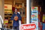 Weesp 5 juni 2021
Andre Hazes als lifesize pop bij het kruidvat