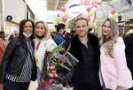 Amstelveen 27 mei 2021
Opening Yoyo tea bar van Rachel Hazes in winkelcentrum Amstelveen.
Andre Hazes zijn vriendinSarah v Soelen en haar ouders zijn ook aanwezig. Annemarie Landzaat met een vriendin en Benjamin Aslan met vriendin