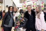 Amstelveen 27 mei 2021
Opening Yoyo tea bar van Rachel Hazes in winkelcentrum Amstelveen.
Andre Hazes zijn vriendinSarah v Soelen en haar ouders zijn ook aanwezig. Annemarie Landzaat met een vriendin en Benjamin Aslan met vriendin