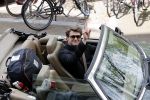 Amsterdam 29 mei 2021
Beau v Erven Dorens in zij Jaguar cabriolet in het centrum van Amsterdam.