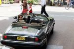 Amsterdam 29 mei 2021
Beau v Erven Dorens in zij Jaguar cabriolet in het centrum van Amsterdam.
