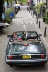 Amsterdam 29 mei 2021
Beau v Erven Dorens in zij Jaguar cabriolet in het centrum van Amsterdam.