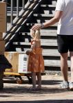 Noordwijk 31 mei en 1 juni 2021
Het nieuwe huis van Martien en Erica Meiland. Ze verhuizen vanuit Hengelo naar Noordwijk.
Aanwezig Martien Meiland Erica Meiland Maxime Meiland met dochter Claire en partner Leroy Molkenboer Montana Meiland met vrien Dirk Hoogstraten. Ook broer Jaap meiland en zijn vrouw Evelien helpen mee.