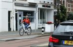 Amsterdam 5 juni 2021
Connei Witteman met haar kleinzoon op fiets en electrische step