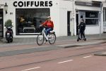 Amsterdam 5 juni 2021
Connei Witteman met haar kleinzoon op fiets en electrische step