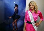 Amsterdam 9 juni 2021
Opening expositie van Monique Collignon in beurs v Berlage. Miss Nederland Denise Speelman