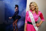 Amsterdam 9 juni 2021
Opening expositie van Monique Collignon in beurs v Berlage. Miss Nederland Denise Speelman