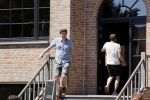 Noordwijk 31 mei en 1 juni 2021
Het nieuwe huis van Martien en Erica Meiland. Ze verhuizen vanuit Hengelo naar Noordwijk.
Aanwezig Martien Meiland Erica Meiland Maxime Meiland met dochter Claire en partner Leroy Molkenboer Montana Meiland met vrien Dirk Hoogstraten. Ook broer Jaap meiland en zijn vrouw Evelien helpen mee.