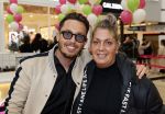 Amstelveen 27 mei 2021
Opening Yoyo tea bar van Rachel Hazes in winkelcentrum Amstelveen.
Andre Hazes zijn vriendinSarah v Soelen en haar ouders zijn ook aanwezig. Djarno Hofland met zijn moeder Els