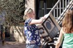 Noordwijk 31 mei en 1 juni 2021
Het nieuwe huis van Martien en Erica Meiland. Ze verhuizen vanuit Hengelo naar Noordwijk.
Aanwezig Martien Meiland Erica Meiland Maxime Meiland met dochter Claire en partner Leroy Molkenboer Montana Meiland met vrien Dirk Hoogstraten. Ook broer Jaap meiland en zijn vrouw Evelien helpen mee.