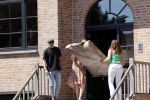 Noordwijk 31 mei en 1 juni 2021
Het nieuwe huis van Martien en Erica Meiland. Ze verhuizen vanuit Hengelo naar Noordwijk.
Aanwezig Martien Meiland Erica Meiland Maxime Meiland met dochter Claire en partner Leroy Molkenboer Montana Meiland met vrien Dirk Hoogstraten. Ook broer Jaap meiland en zijn vrouw Evelien helpen mee.