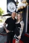 Apeldoorn 1 juni 2021
Frank v Etten opent samen met zijn zwangere vrouw Melanie hun cafetaria met de naam Frietje v Etten.