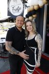 Apeldoorn 1 juni 2021
Frank v Etten opent samen met zijn zwangere vrouw Melanie hun cafetaria met de naam Frietje v Etten.