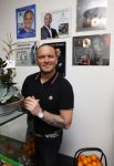Apeldoorn 1 juni 2021
Frank v Etten opent samen met zijn zwangere vrouw Melanie hun cafetaria met de naam Frietje v Etten.