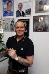 Apeldoorn 1 juni 2021
Frank v Etten opent samen met zijn zwangere vrouw Melanie hun cafetaria met de naam Frietje v Etten.