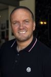 Apeldoorn 1 juni 2021
Frank v Etten opent samen met zijn zwangere vrouw Melanie hun cafetaria met de naam Frietje v Etten.