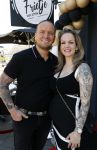 Apeldoorn 1 juni 2021
Frank v Etten opent samen met zijn zwangere vrouw Melanie hun cafetaria met de naam Frietje v Etten.