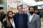 Amstelveen 27 mei 2021
Opening Yoyo tea bar van Rachel Hazes in winkelcentrum Amstelveen.
Andre Hazes zijn vriendinSarah v Soelen en haar ouders zijn ook aanwezig. Guido den Aantrekker met Andre en Sarah