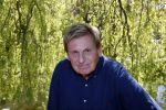 Castricum 7 juni 2021
Boekpresentatie Henny Huisman . Henny krijgt het eerste boek uit handen van Jacques d Ancona