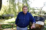 Castricum 7 juni 2021
Boekpresentatie Henny Huisman . Henny krijgt het eerste boek uit handen van Jacques d Ancona