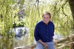 Castricum 7 juni 2021
Boekpresentatie Henny Huisman . Henny krijgt het eerste boek uit handen van Jacques d Ancona