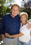 Castricum 7 juni 2021
Boekpresentatie Henny Huisman . Henny krijgt het eerste boek uit handen van Jacques d Ancona. Henny met zijn vrouw Lia