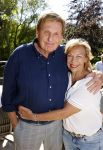 Castricum 7 juni 2021
Boekpresentatie Henny Huisman . Henny krijgt het eerste boek uit handen van Jacques d Ancona. Henny met zijn vrouw Lia