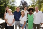 Castricum 7 juni 2021
Boekpresentatie Henny Huisman . Henny krijgt het eerste boek uit handen van Jacques d Ancona. Henny met zijn gezin