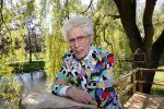 Castricum 7 juni 2021
Boekpresentatie Henny Huisman . Henny krijgt het eerste boek uit handen van Jacques d Ancona
