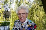 Castricum 7 juni 2021
Boekpresentatie Henny Huisman . Henny krijgt het eerste boek uit handen van Jacques d Ancona