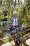 Castricum 7 juni 2021
Boekpresentatie Henny Huisman . Henny krijgt het eerste boek uit handen van Jacques d Ancona