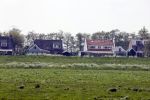Broek en Waterland 20 mei 2021
Politie doet onderzoek naar de schietpartij/overval in Broek en Waterland . oa Karin Bloemen en boer Geet Jan v Meerveld wonen daar.