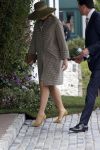 Weesp 26 mei 2021
Koningin Maxima bezoekt de firma Smit&zoon die dit jaar 200 jaar bestaan. Maxima draagt mondkapje en een nieuwe armband die ze van haar man Koning Willem Alexander heeft gehad voor haar 50e verjaardag.