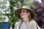 Weesp 26 mei 2021
Koningin Maxima bezoekt de firma Smit&zoon die dit jaar 200 jaar bestaan. Maxima draagt mondkapje en een nieuwe armband die ze van haar man Koning Willem Alexander heeft gehad voor haar 50e verjaardag.