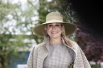 Weesp 26 mei 2021
Koningin Maxima bezoekt de firma Smit&zoon die dit jaar 200 jaar bestaan. Maxima draagt mondkapje en een nieuwe armband die ze van haar man Koning Willem Alexander heeft gehad voor haar 50e verjaardag.