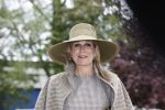 Weesp 26 mei 2021
Koningin Maxima bezoekt de firma Smit&zoon die dit jaar 200 jaar bestaan. Maxima draagt mondkapje en een nieuwe armband die ze van haar man Koning Willem Alexander heeft gehad voor haar 50e verjaardag.