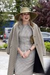 Weesp 26 mei 2021
Koningin Maxima bezoekt de firma Smit&zoon die dit jaar 200 jaar bestaan. Maxima draagt mondkapje en een nieuwe armband die ze van haar man Koning Willem Alexander heeft gehad voor haar 50e verjaardag.