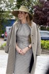 Weesp 26 mei 2021
Koningin Maxima bezoekt de firma Smit&zoon die dit jaar 200 jaar bestaan. Maxima draagt mondkapje en een nieuwe armband die ze van haar man Koning Willem Alexander heeft gehad voor haar 50e verjaardag.