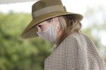 Weesp 26 mei 2021
Koningin Maxima bezoekt de firma Smit&zoon die dit jaar 200 jaar bestaan. Maxima draagt mondkapje en een nieuwe armband die ze van haar man Koning Willem Alexander heeft gehad voor haar 50e verjaardag.