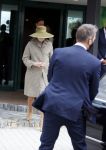 Weesp 26 mei 2021
Koningin Maxima bezoekt de firma Smit&zoon die dit jaar 200 jaar bestaan. Maxima draagt mondkapje en een nieuwe armband die ze van haar man Koning Willem Alexander heeft gehad voor haar 50e verjaardag.