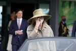 Weesp 26 mei 2021
Koningin Maxima bezoekt de firma Smit&zoon die dit jaar 200 jaar bestaan. Maxima draagt mondkapje en een nieuwe armband die ze van haar man Koning Willem Alexander heeft gehad voor haar 50e verjaardag.