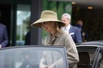 Weesp 26 mei 2021
Koningin Maxima bezoekt de firma Smit&zoon die dit jaar 200 jaar bestaan. Maxima draagt mondkapje en een nieuwe armband die ze van haar man Koning Willem Alexander heeft gehad voor haar 50e verjaardag.